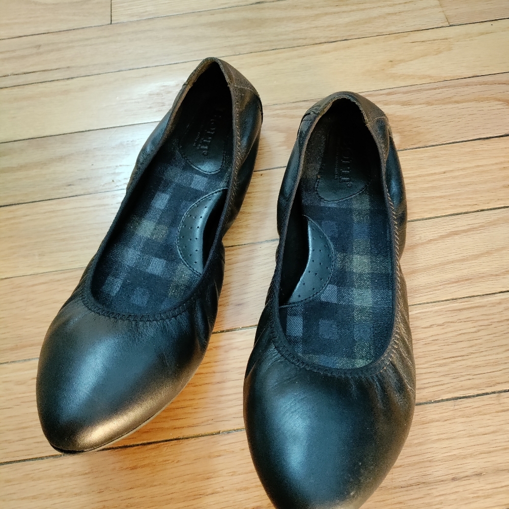 Shoes - Picture 2 of 4